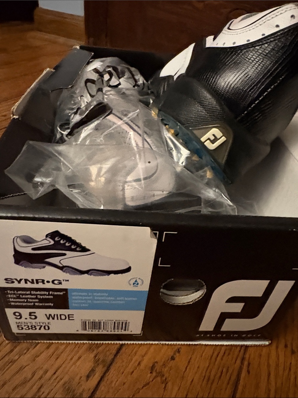FootJoy Men’s SYNR-G golf shoes